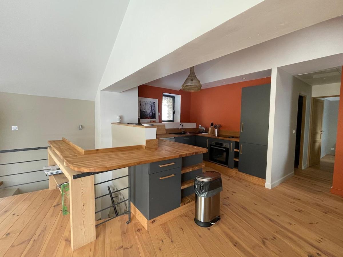 La Petite Bergerie En Pierre Surplombant Le Lac Real 外观 照片