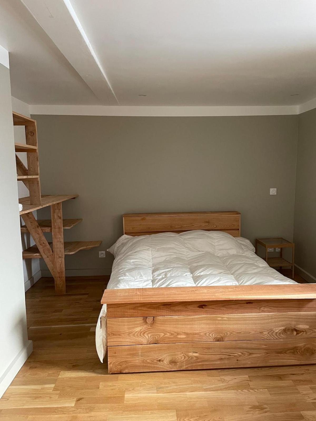 La Petite Bergerie En Pierre Surplombant Le Lac Real 外观 照片