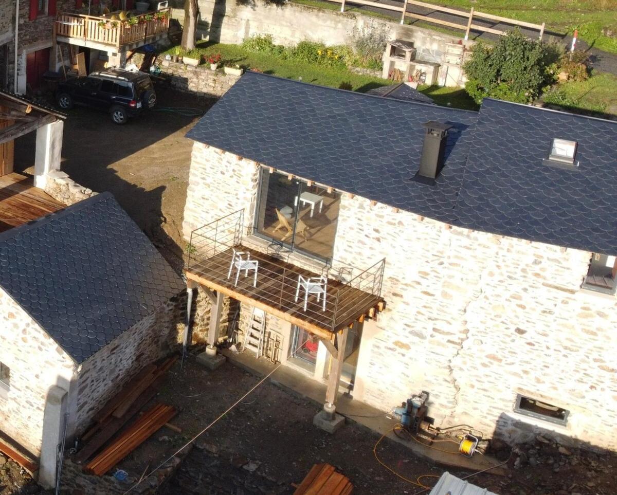 La Petite Bergerie En Pierre Surplombant Le Lac Real 外观 照片