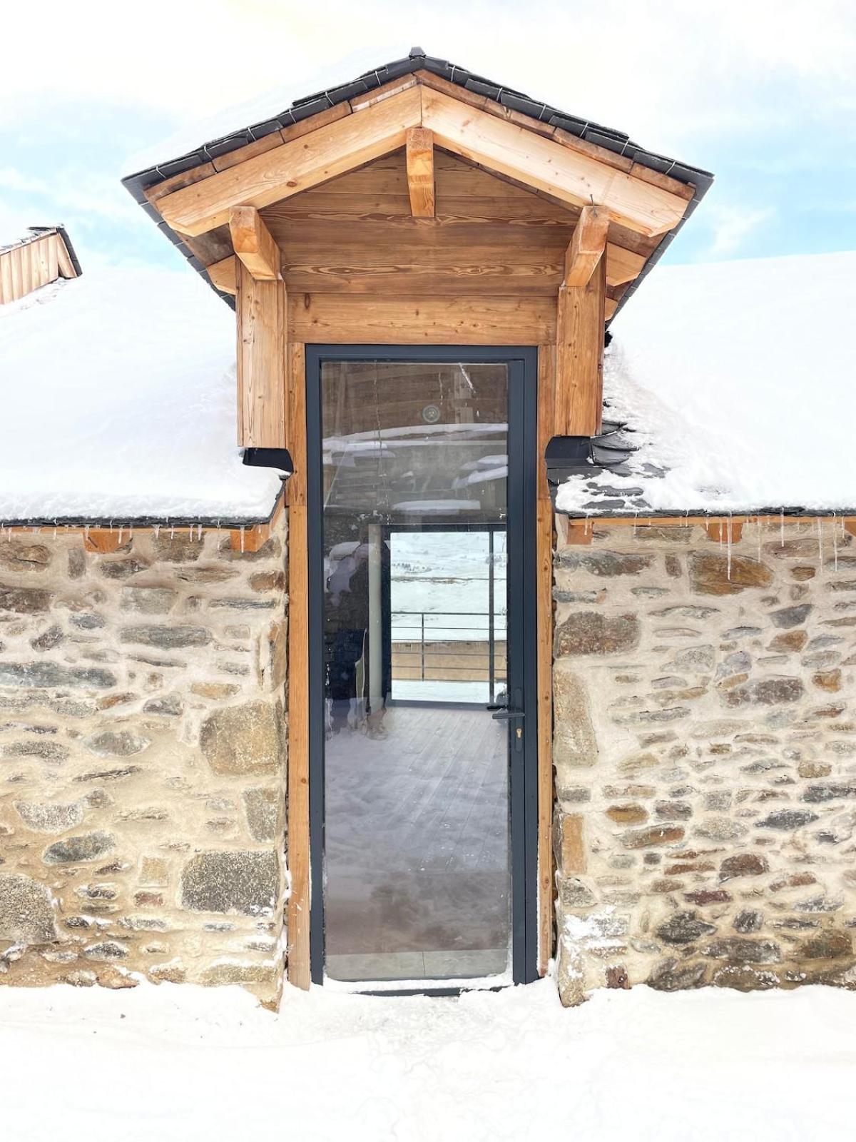 La Petite Bergerie En Pierre Surplombant Le Lac Real 外观 照片